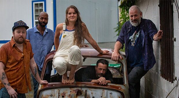 CHAMOMILE & WHISKEY – A FRIENDSGIVING REVUE WITH SPECIAL GUESTS DROPPING JULIA CHAMOMILE & WHISKEY – A FRIENDSGIVING REVUE WITH SPECIAL GUESTS DROPPING JULIA